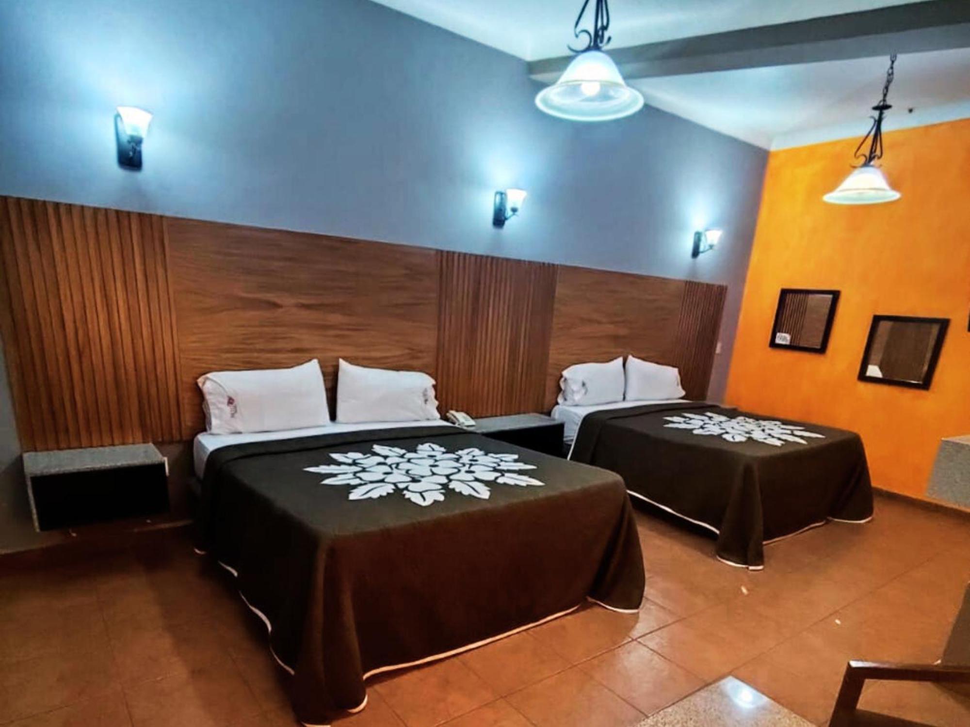 Hotel Aquiles Гуадалахара Стая снимка