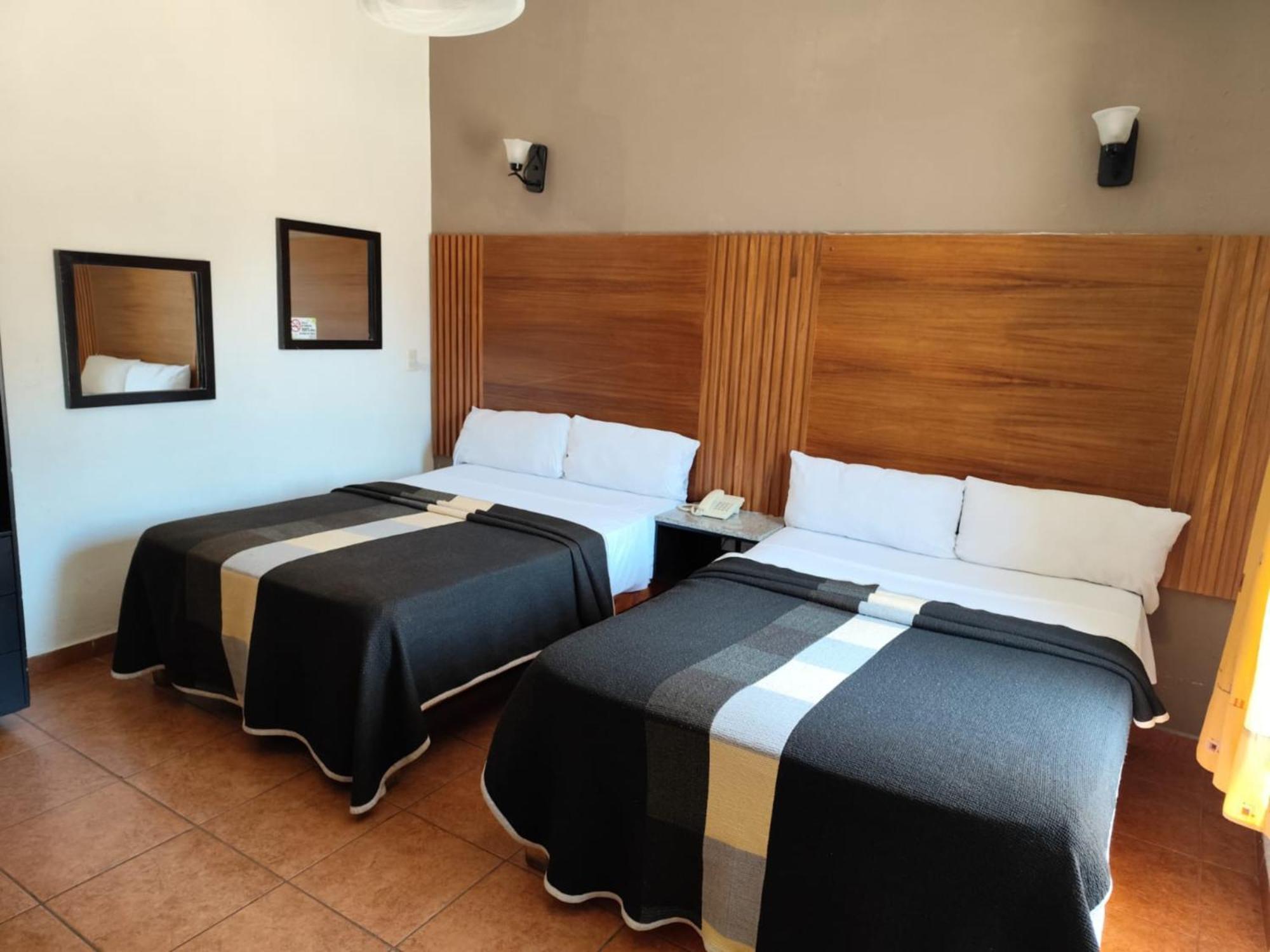 Hotel Aquiles Гуадалахара Стая снимка