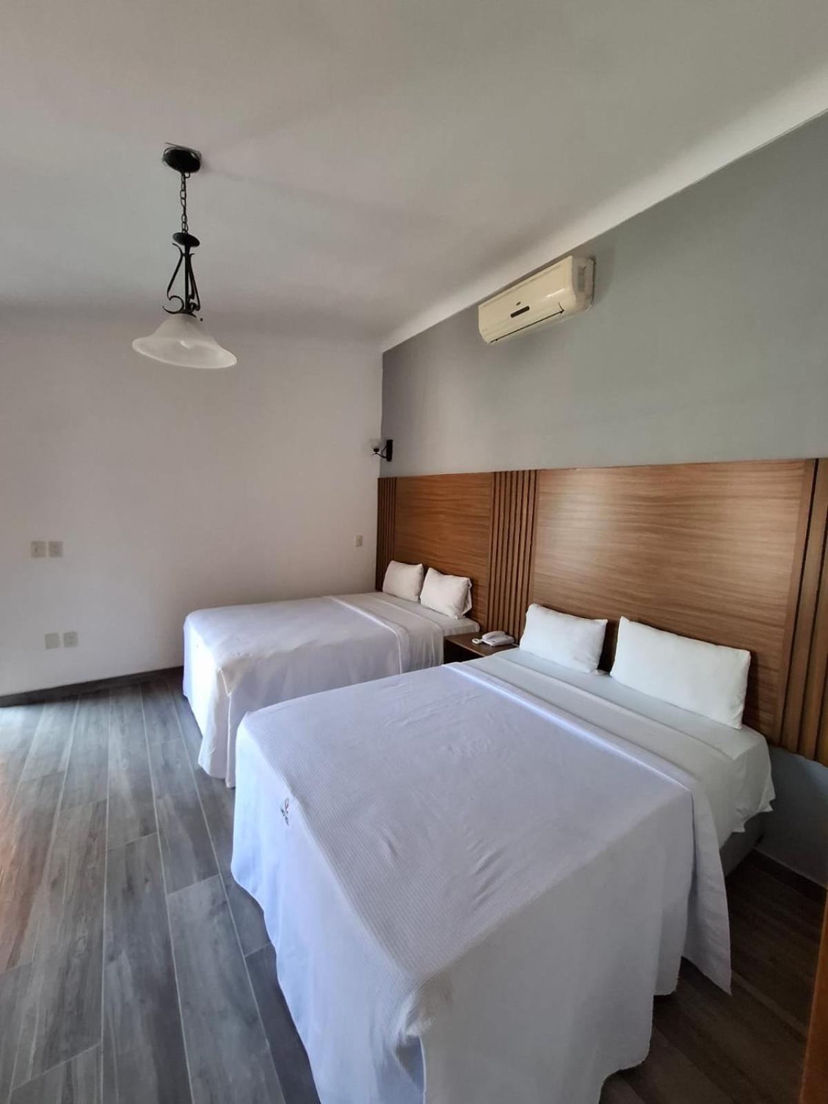 Hotel Aquiles Гуадалахара Екстериор снимка