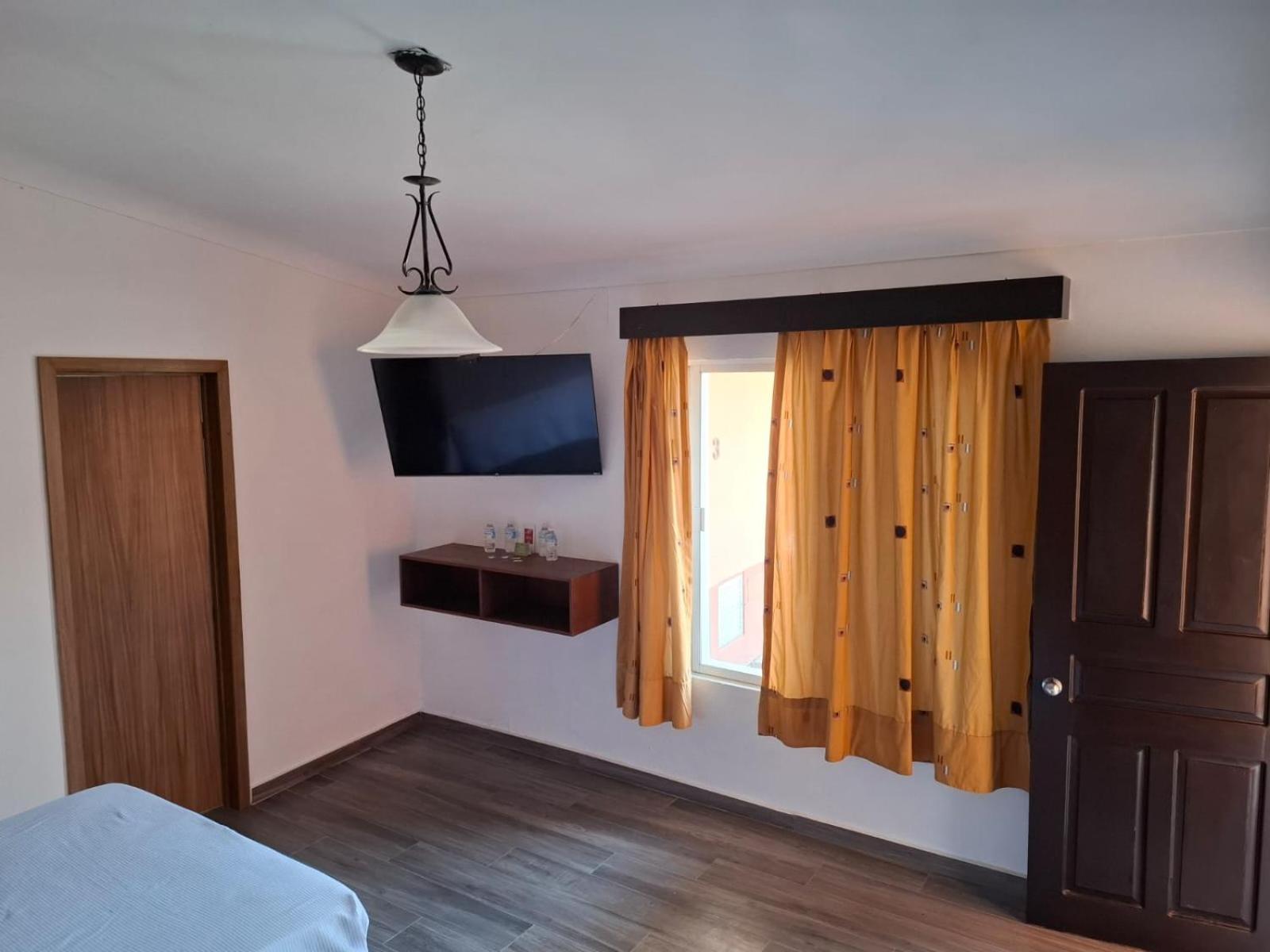 Hotel Aquiles Гуадалахара Екстериор снимка