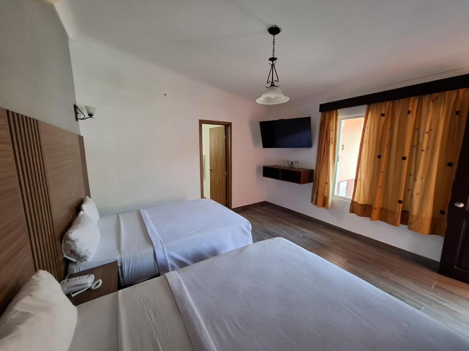 Hotel Aquiles Гуадалахара Екстериор снимка