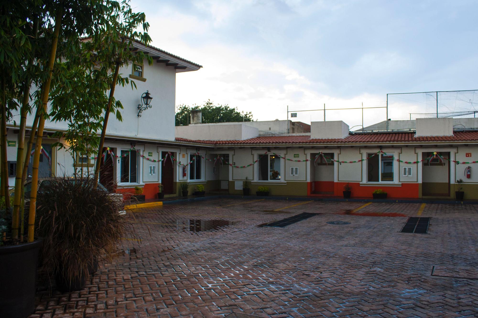 Hotel Aquiles Гуадалахара Екстериор снимка