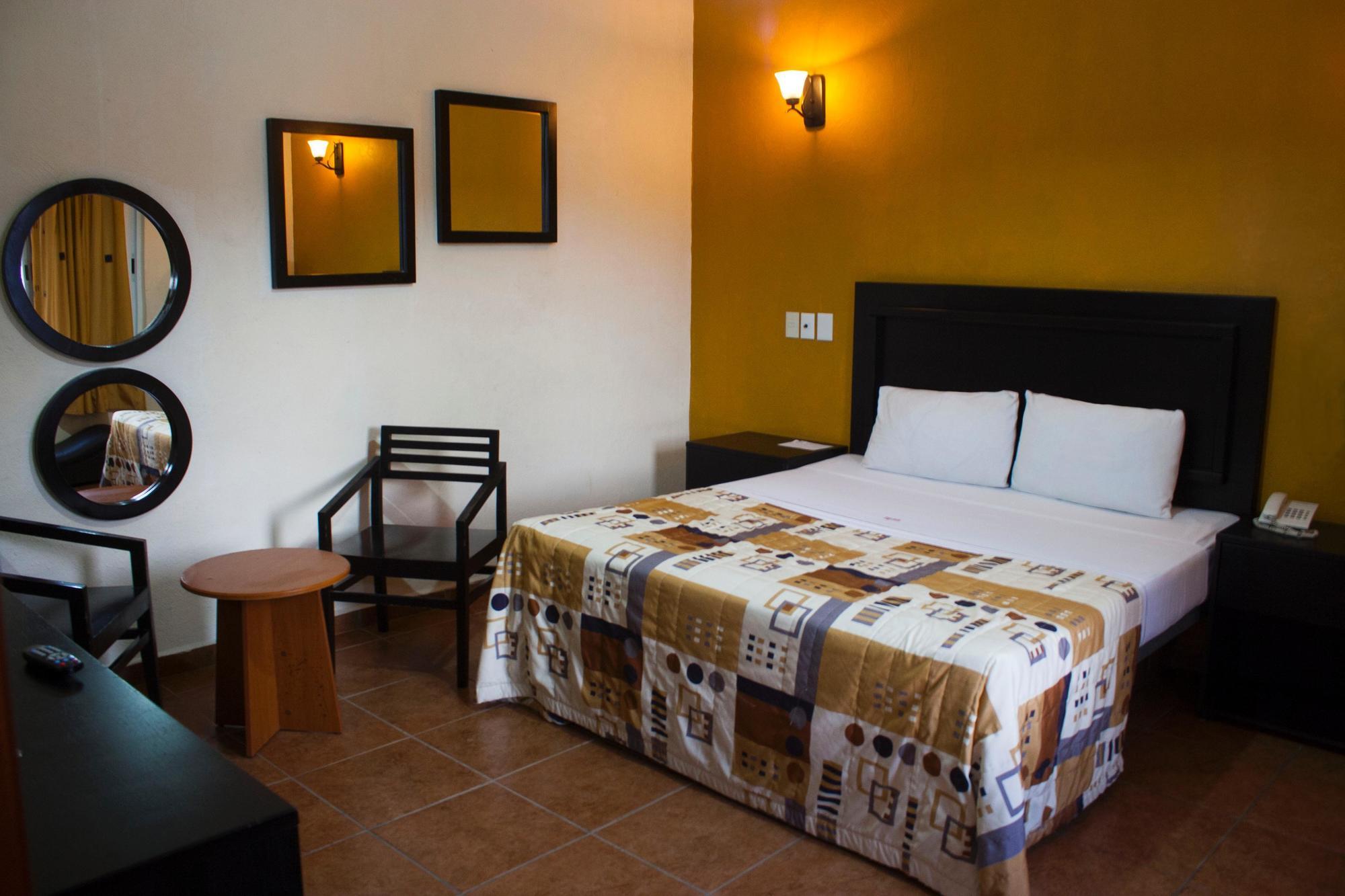 Hotel Aquiles Гуадалахара Екстериор снимка